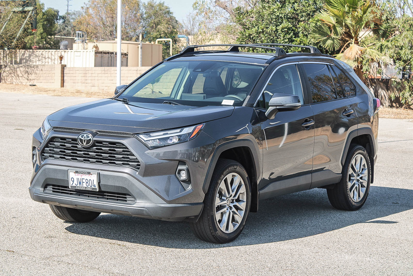 Used 2023 Toyota RAV4 XLE Premium FWD image 3