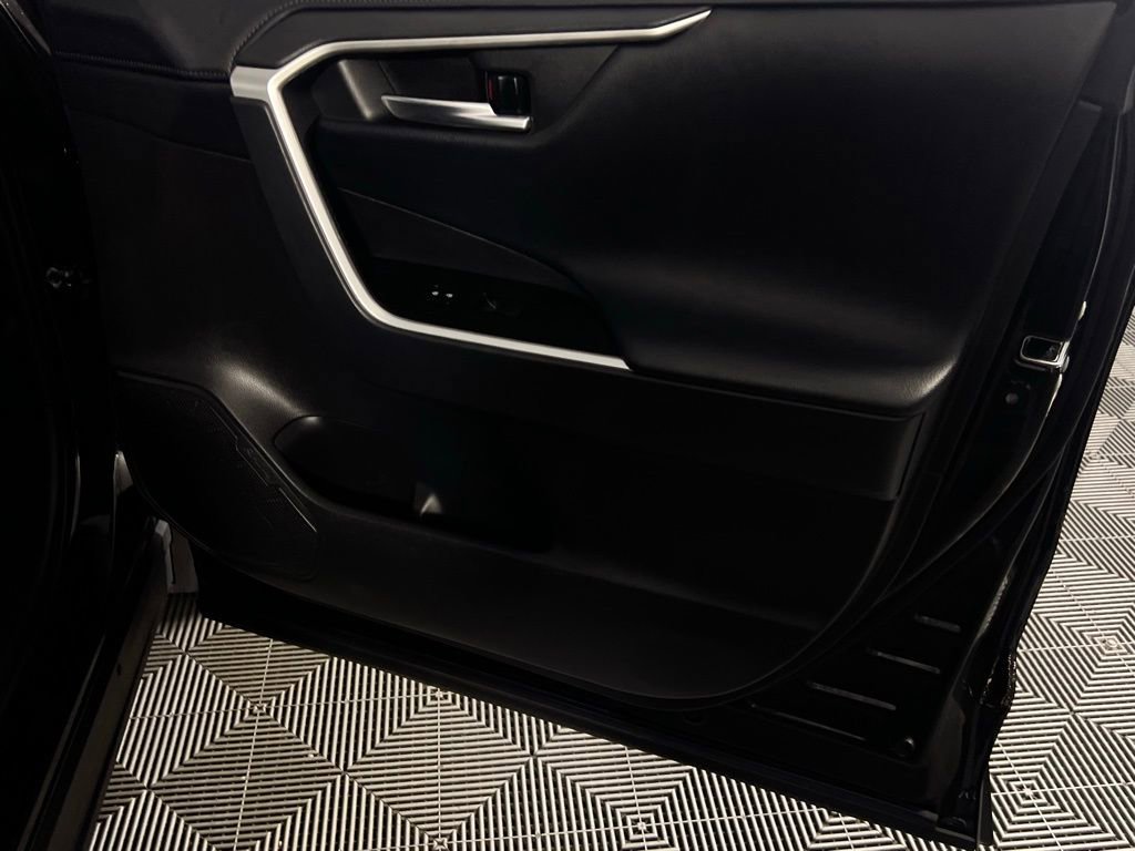 Used 2021 Toyota RAV4 Limited image 31