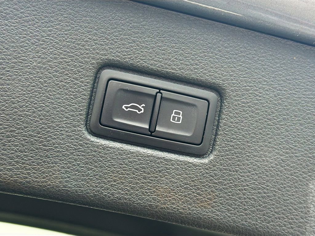 Used 2017 Audi Q7 3.0T Premium Plus w/ Premium Plus Package image 13