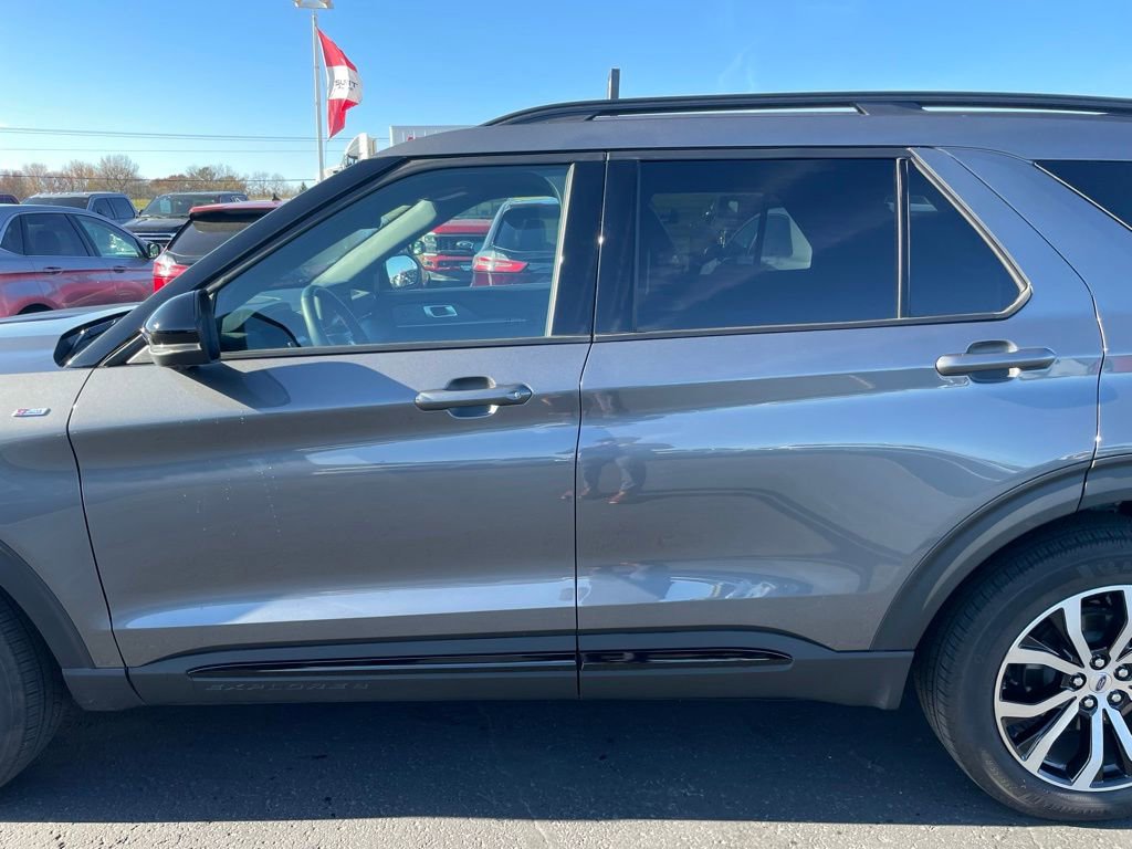 Used 2025 Ford Explorer ST-Line AWD/4WD image 39