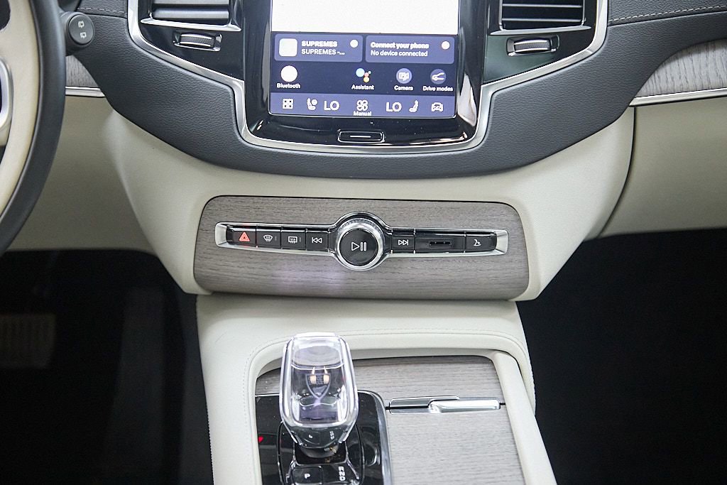 Certified 2023 Volvo XC90 B6 Ultimate w/ Protection Package Premier image 30