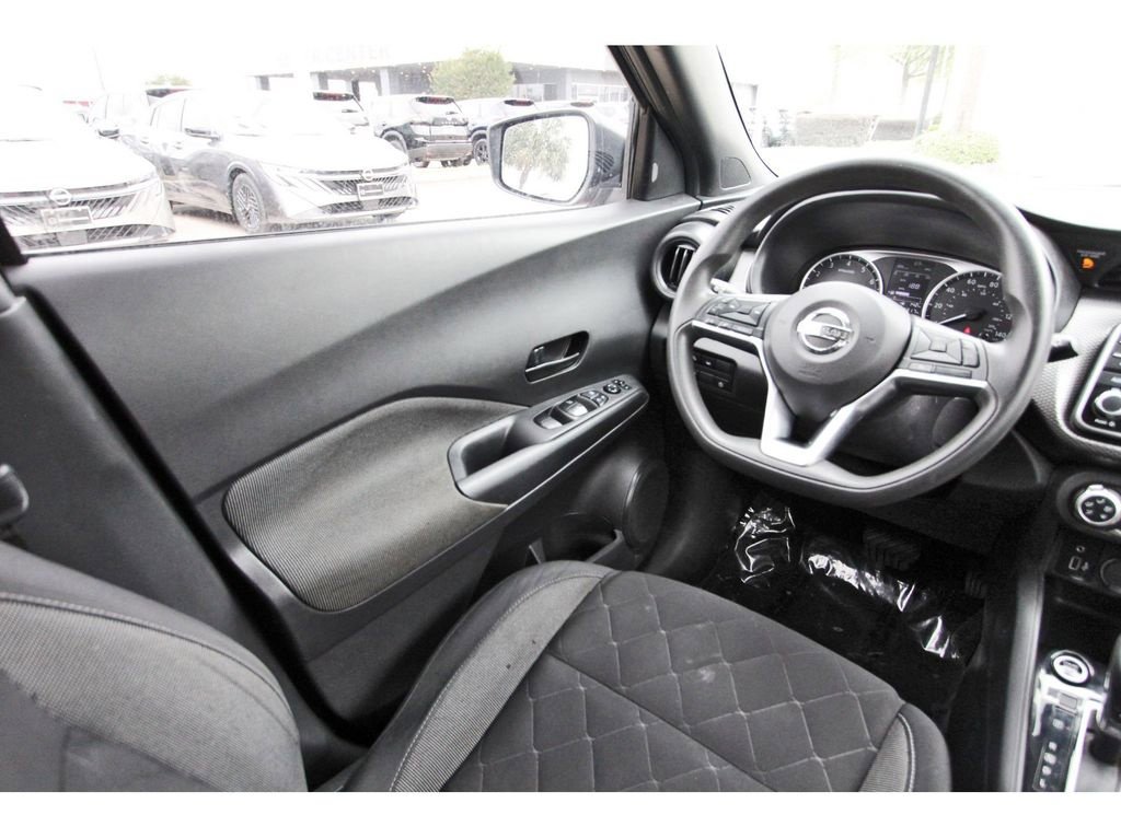 Used 2020 Nissan Kicks S image 6