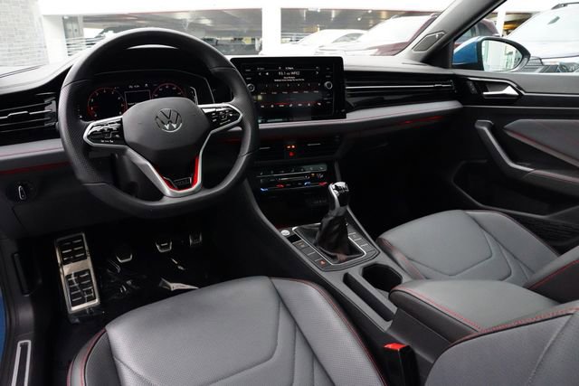 Used 2025 Volkswagen Jetta GLI Autobahn FWD image 24