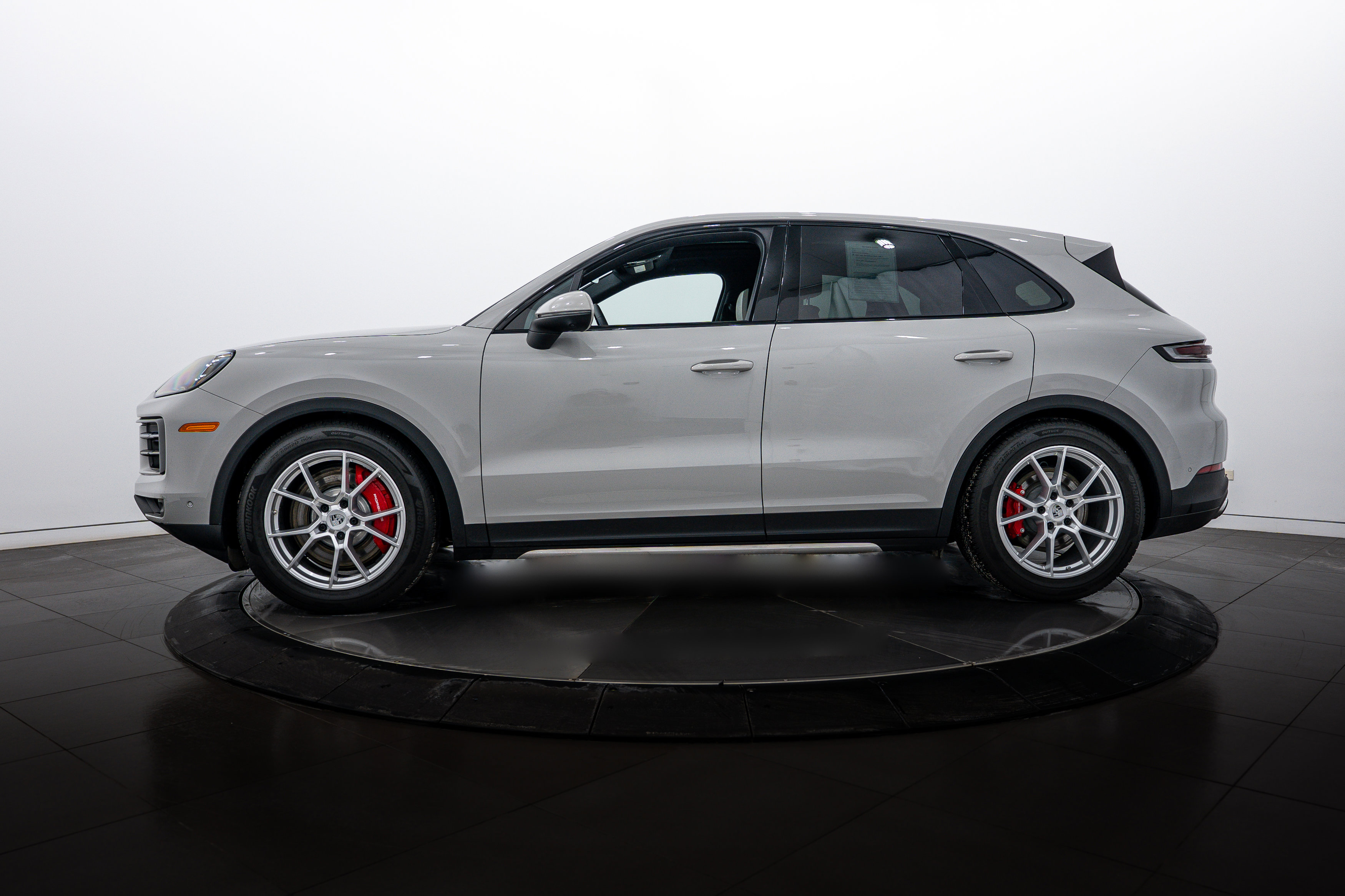 Certified 2025 Porsche Cayenne S AWD/4WD image 2