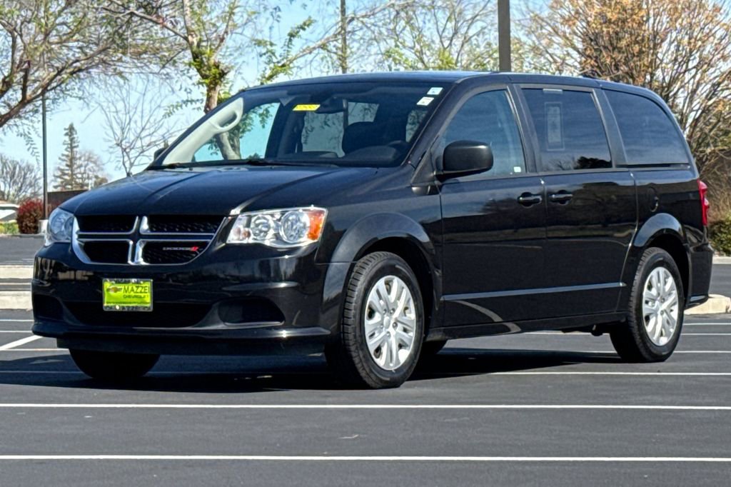 Used 2018 Dodge Grand Caravan SE w/ UConnect Hands-Free Group image 16