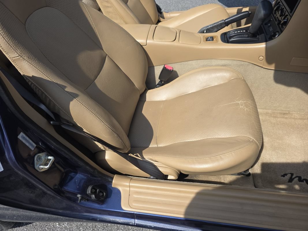 Used 2001 MAZDA MX-5 Miata RWD image 13