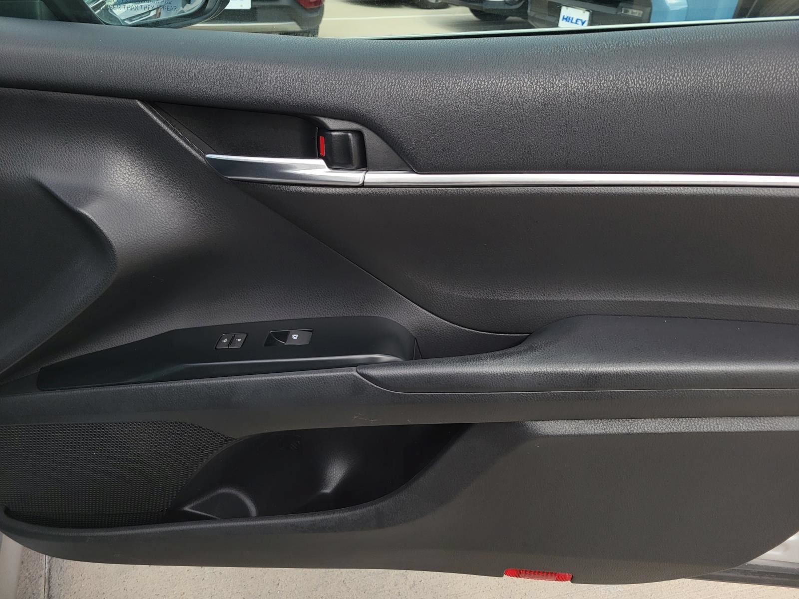 Used 2020 Toyota Camry LE FWD image 7