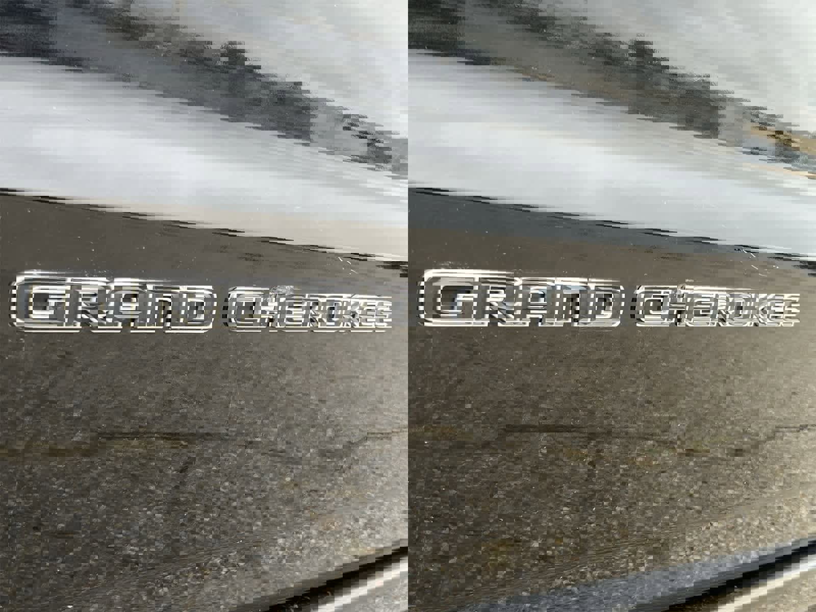 Used 2017 Jeep Grand Cherokee Overland w/ Jeep Active Safety Group image 13