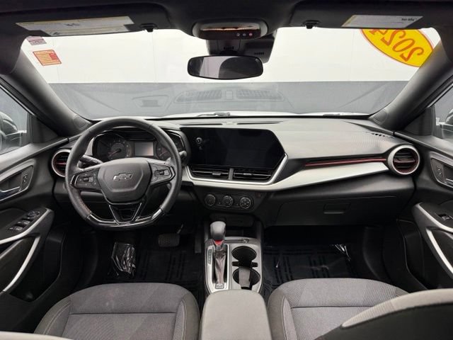 Used 2024 Chevrolet Trax RS FWD image 3