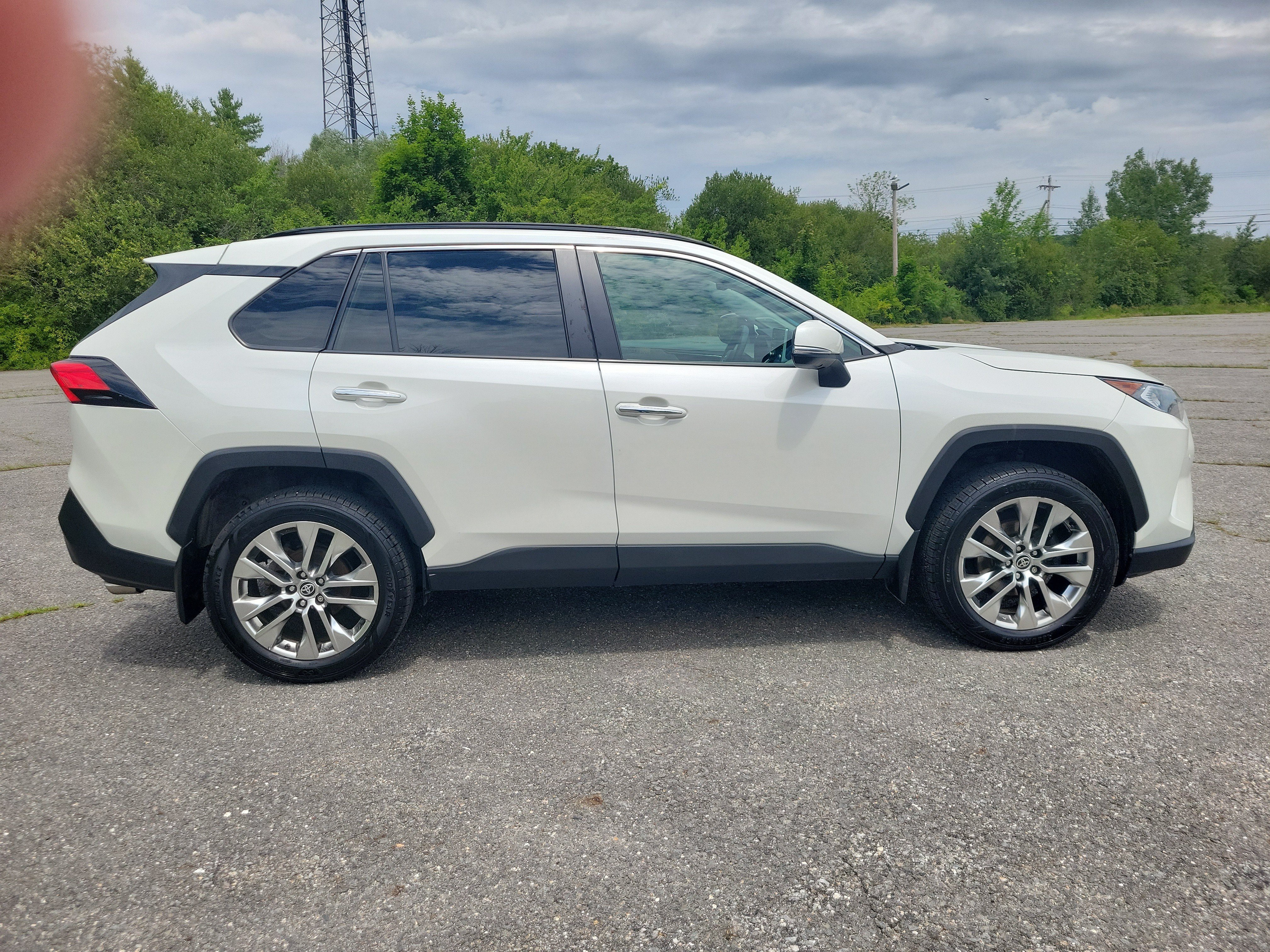 Used 2021 Toyota RAV4 Limited AWD/4WD image 4