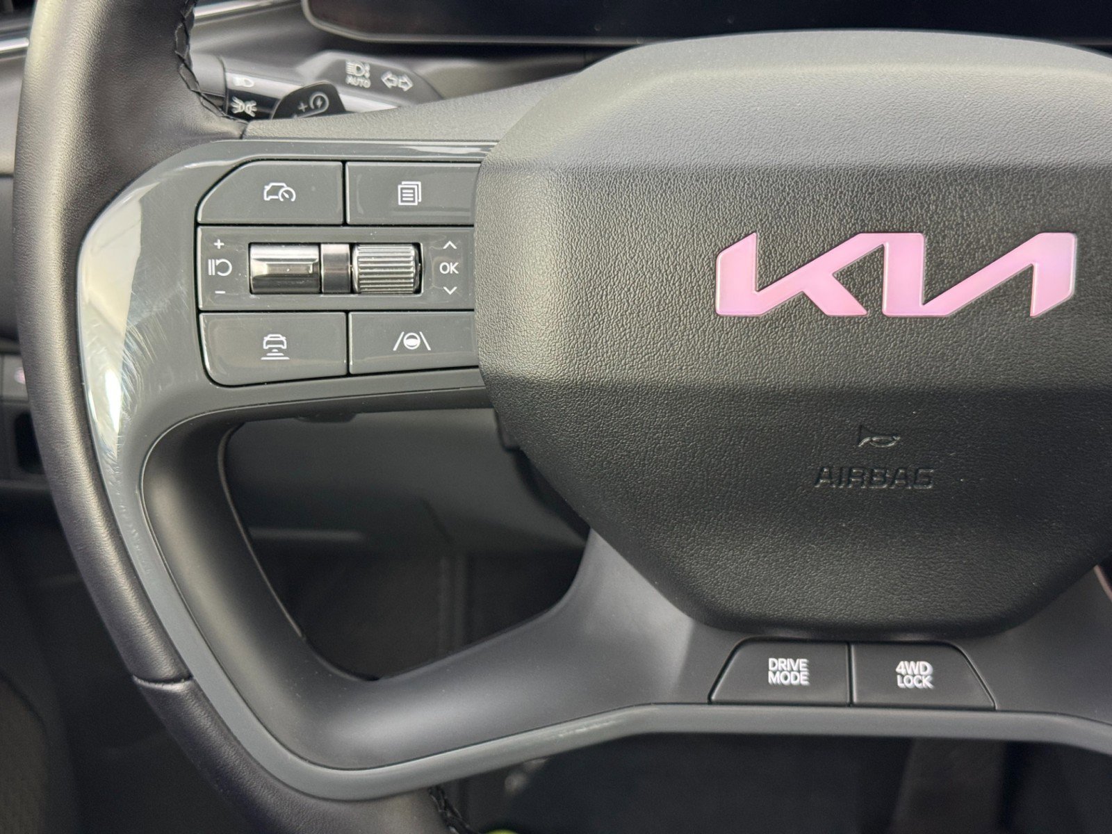 Used 2024 Kia EV9 Land image 23