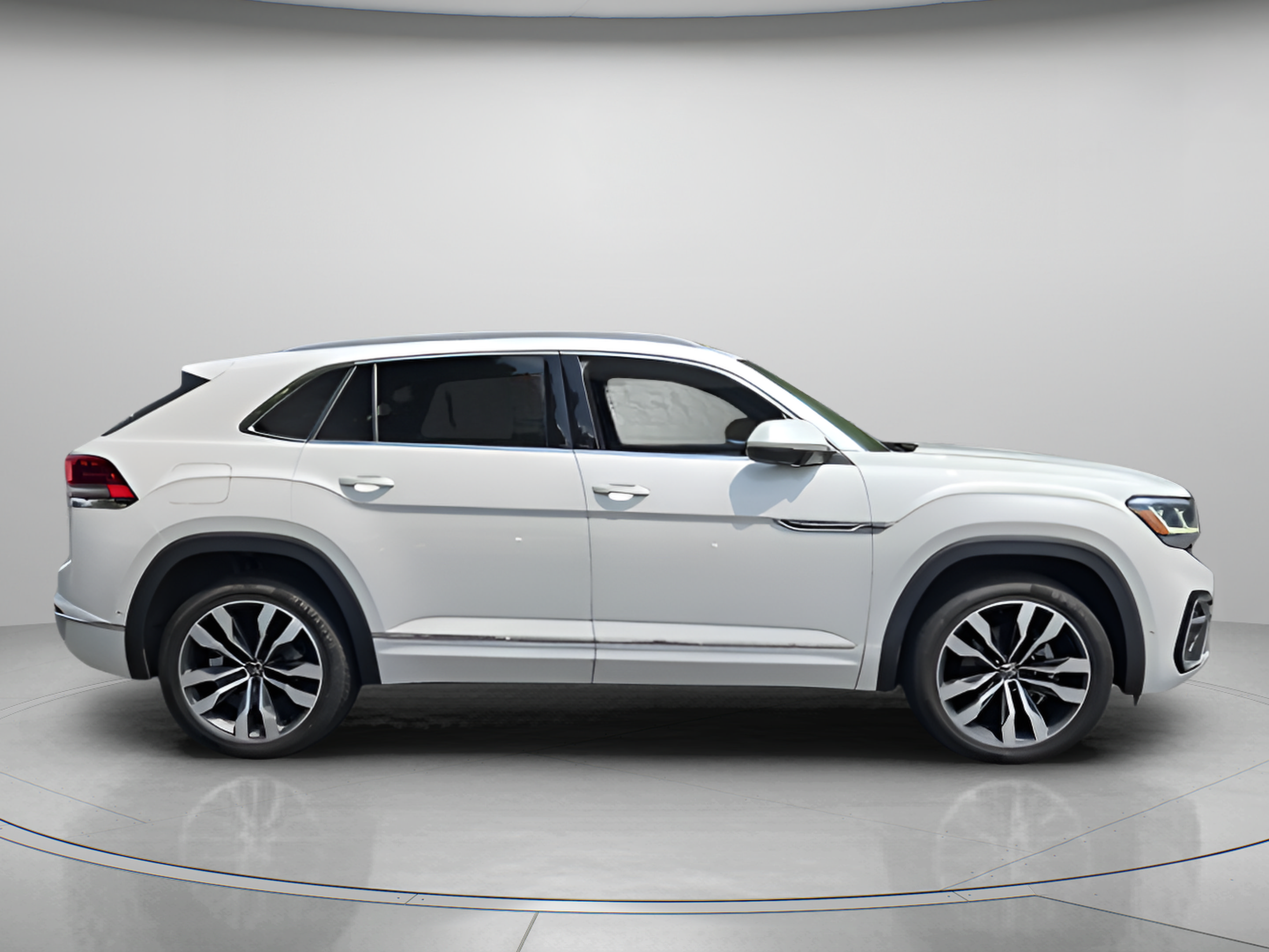 Certified 2022 Volkswagen Atlas Cross Sport SEL Premium R-Line AWD/4WD image 6