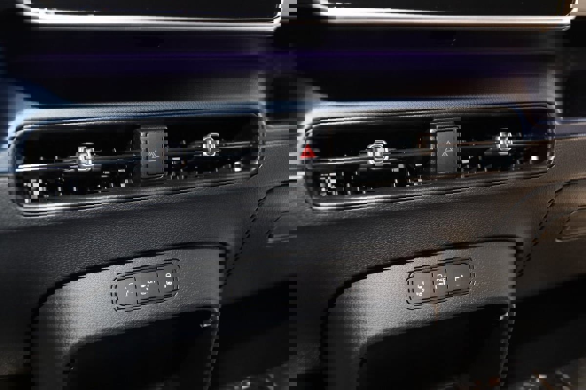 Used 2025 Volkswagen ID. Buzz Pro S image 33