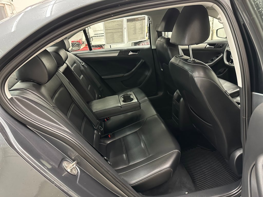 Used 2018 Volkswagen Jetta Wolfsburg Edition image 25