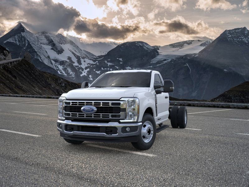 New 2025 Ford F350 XL w/ XL Chrome Package RWD image 3