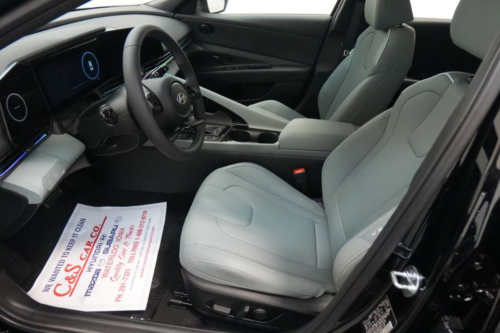 New 2025 Hyundai Elantra Limited image 24