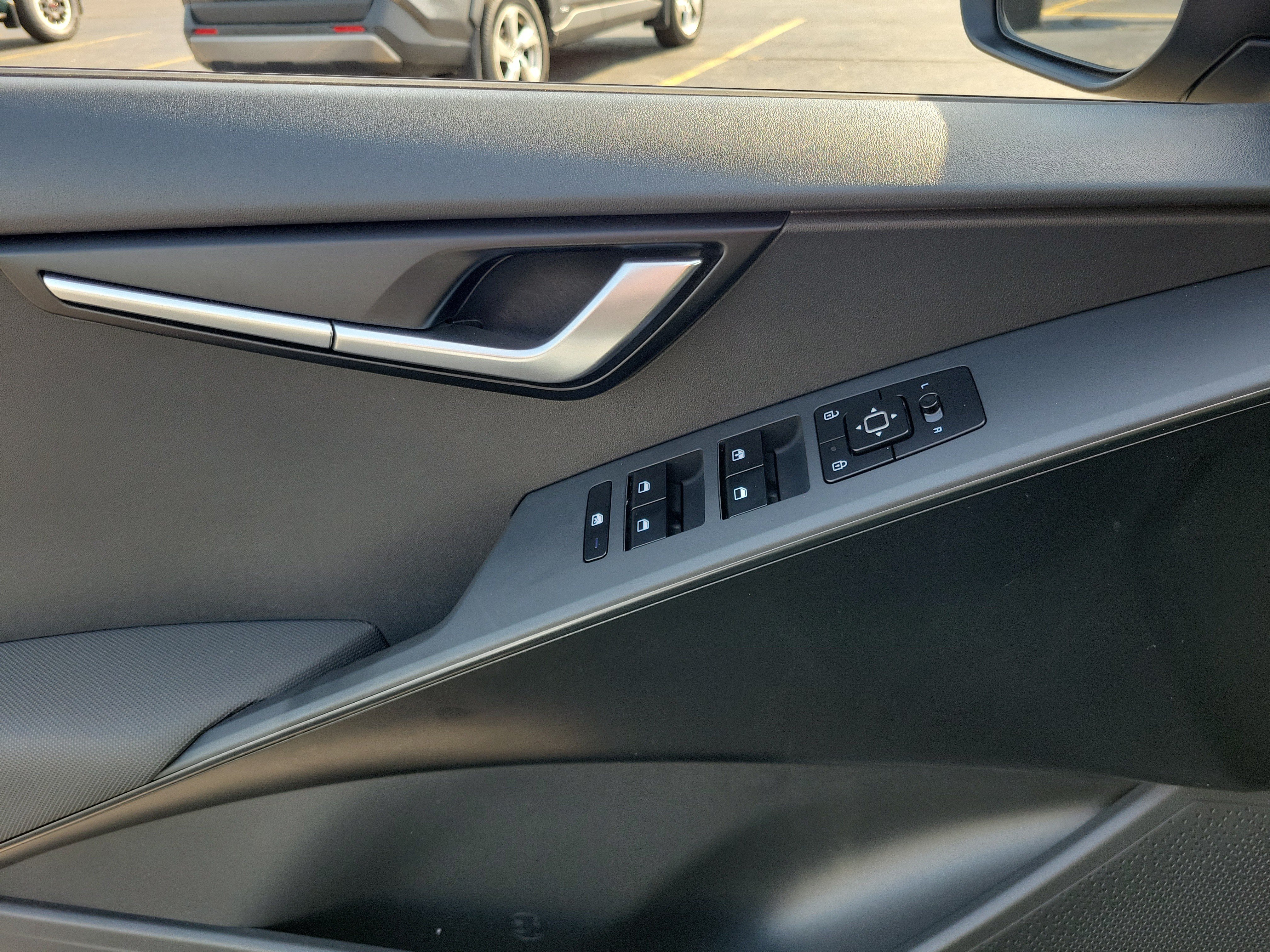 Used 2025 Kia Niro LX FWD image 17