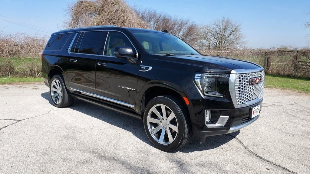 Used 2022 GMC Yukon XL Denali w/ Denali Premium Package image 1