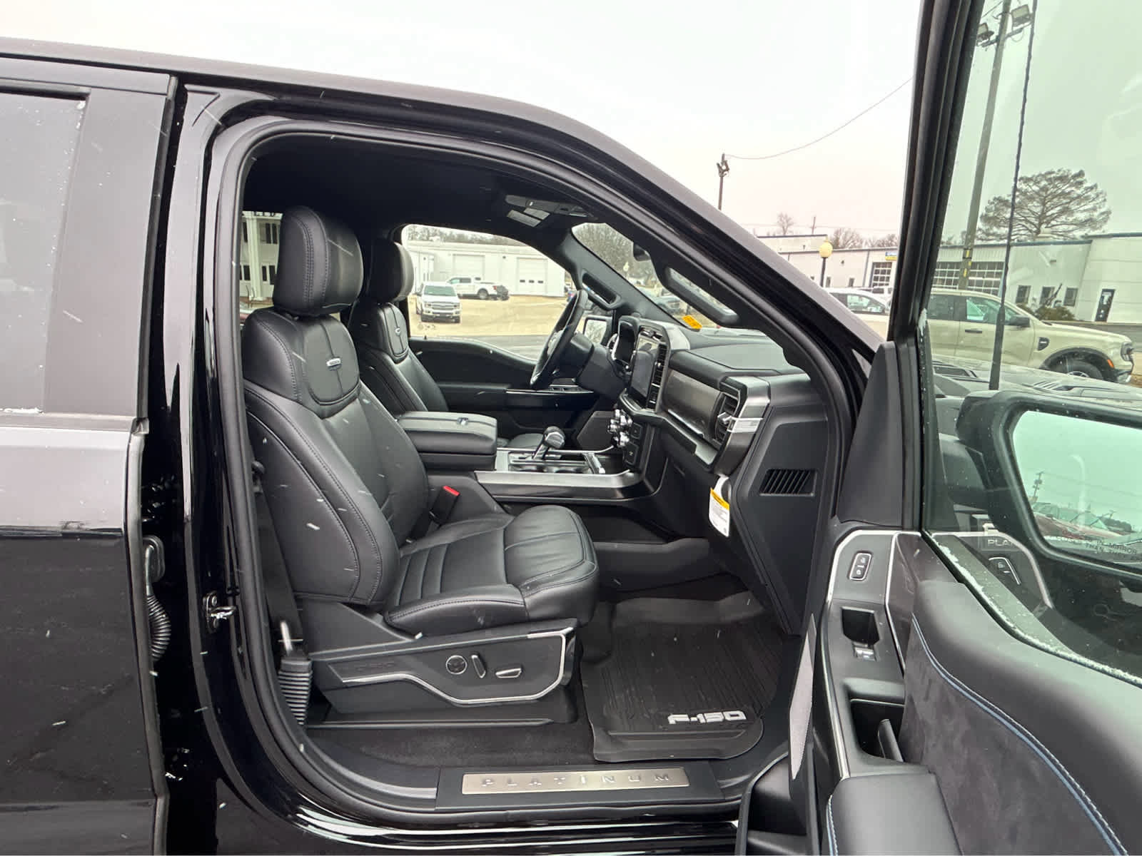 New 2025 Ford F150 Platinum w/ FX4 Off-Road Package image 17