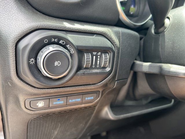Used 2021 Jeep Wrangler Unlimited Sahara w/ Cold Weather Group AWD/4WD image 38