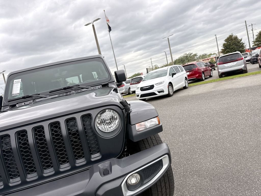Used 2022 Jeep Gladiator Overland w/ Popular Equipment Package AWD/4WD image 9