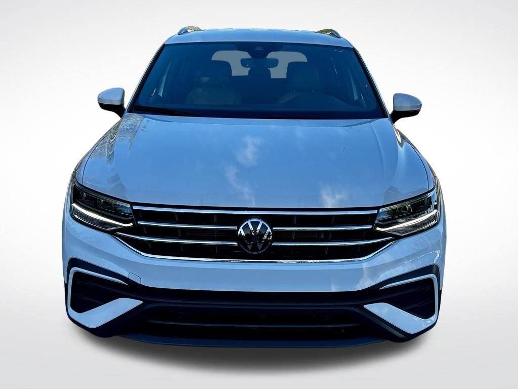 Used 2024 Volkswagen Tiguan SE image 2
