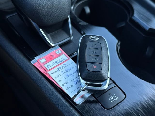 Used 2023 Nissan Rogue SV image 34