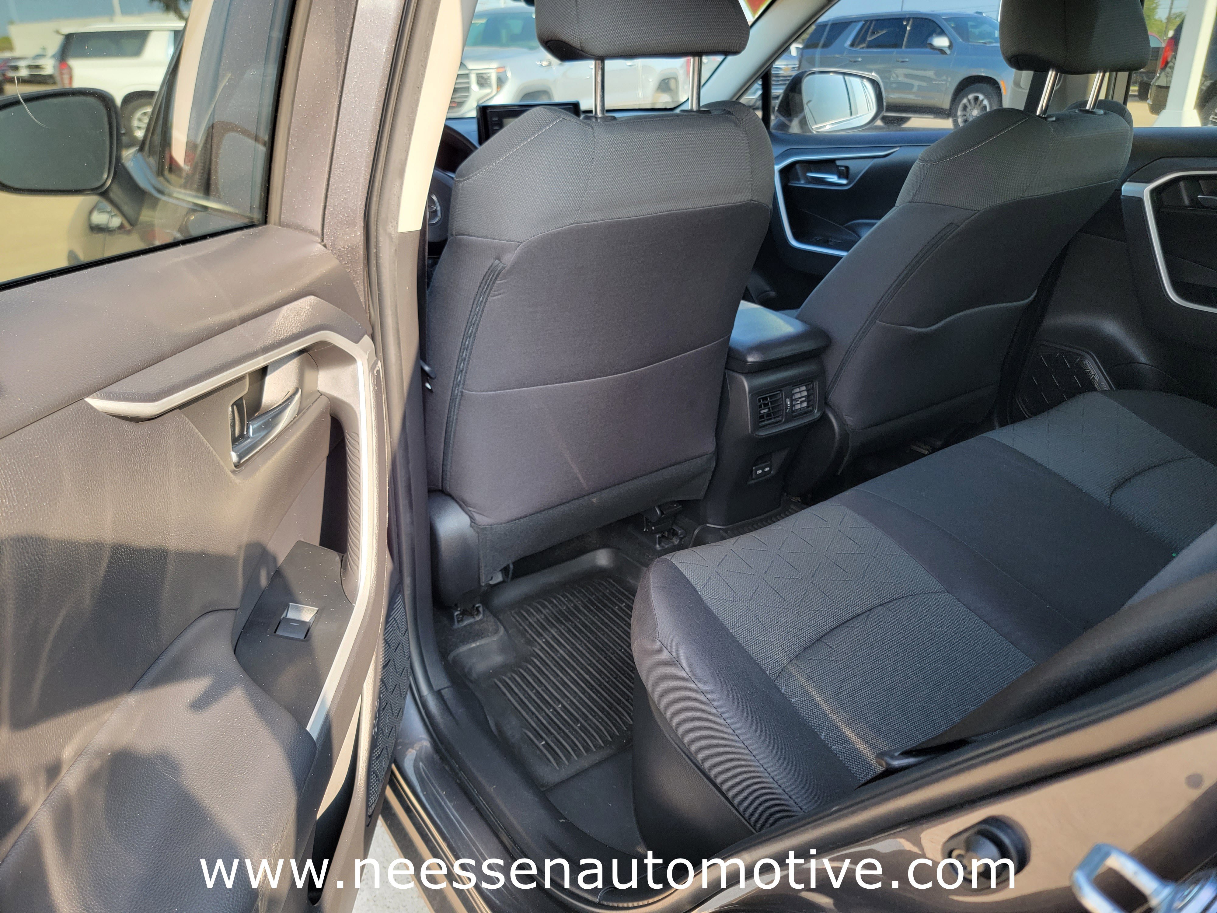 Used 2022 Toyota RAV4 XLE image 13