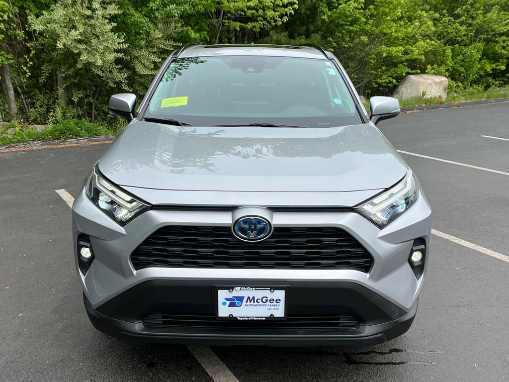 Used 2022 Toyota RAV4 XLE Premium AWD/4WD image 8