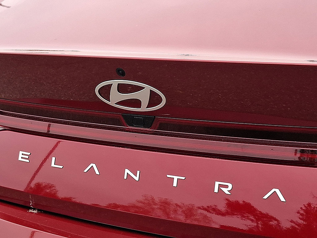 Certified 2024 Hyundai Elantra Blue FWD image 23