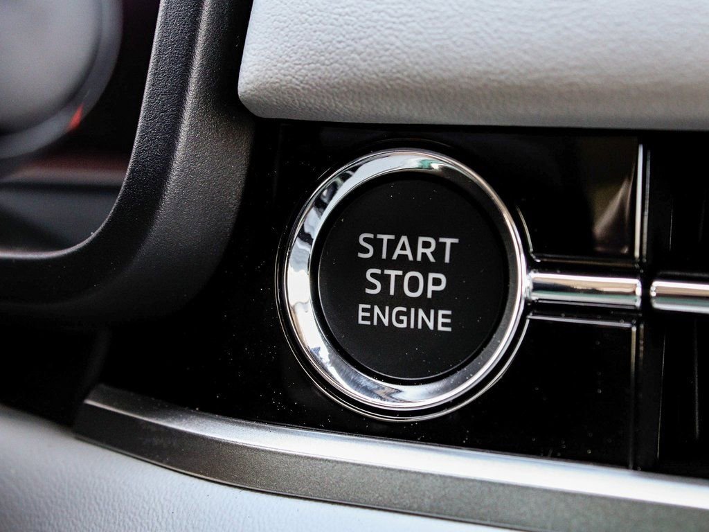 New 2025 Mitsubishi Outlander SEL image 32