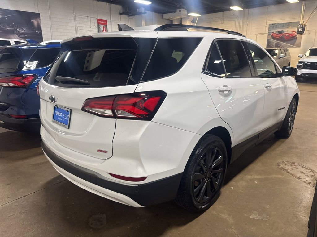 Used 2022 Chevrolet Equinox RS w/ Infotainment Package image 3