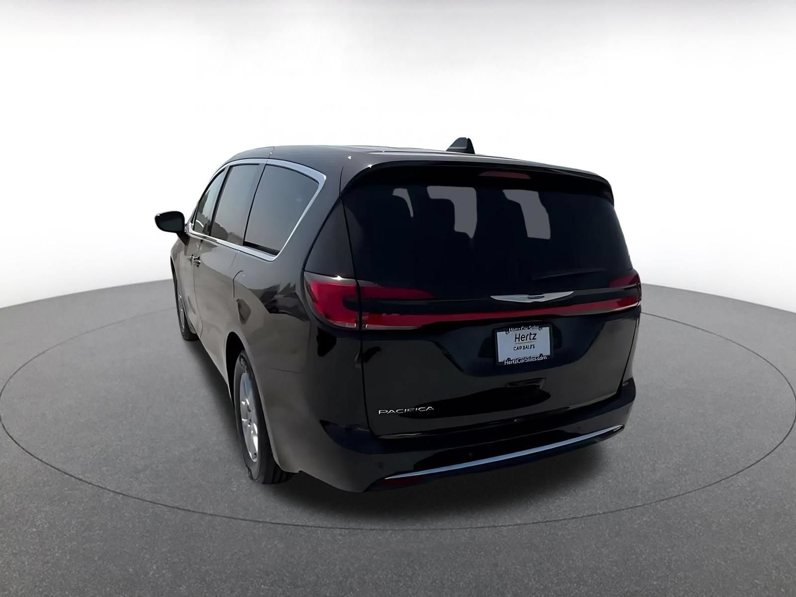 Used 2024 Chrysler Pacifica Touring-L FWD image 10