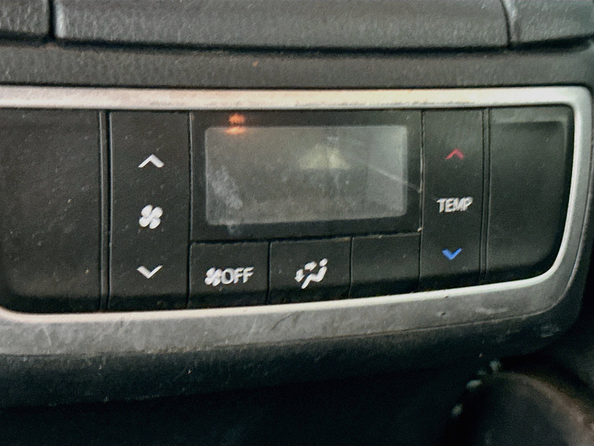 Used 2019 Toyota Highlander LE FWD image 26