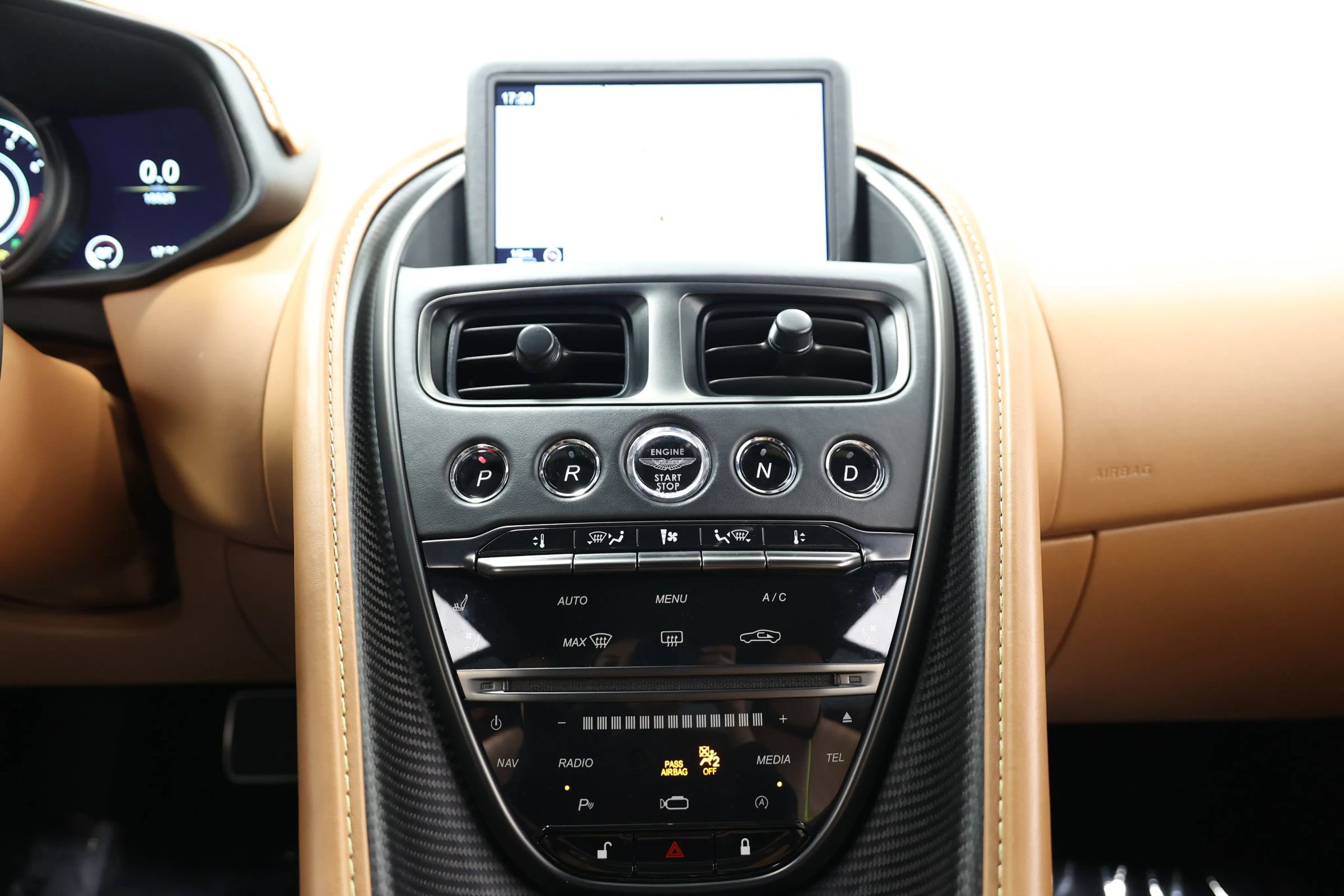 Used 2020 Aston Martin DB11 AMR image 32