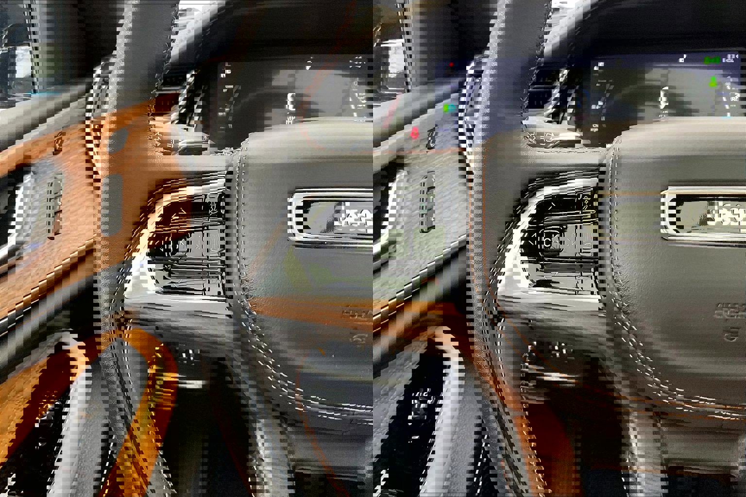 Used 2022 Jeep Grand Cherokee Summit w/ Advanced Protech Group IV AWD/4WD image 20