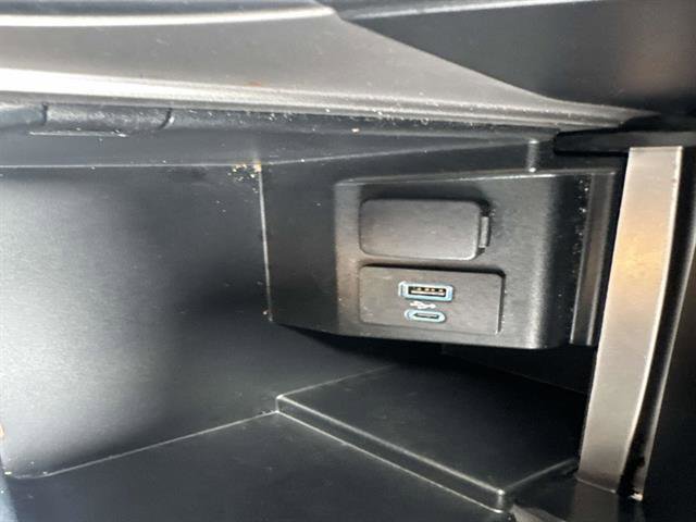 Used 2020 Ford Explorer XLT w/ Equipment Group 202A image 18