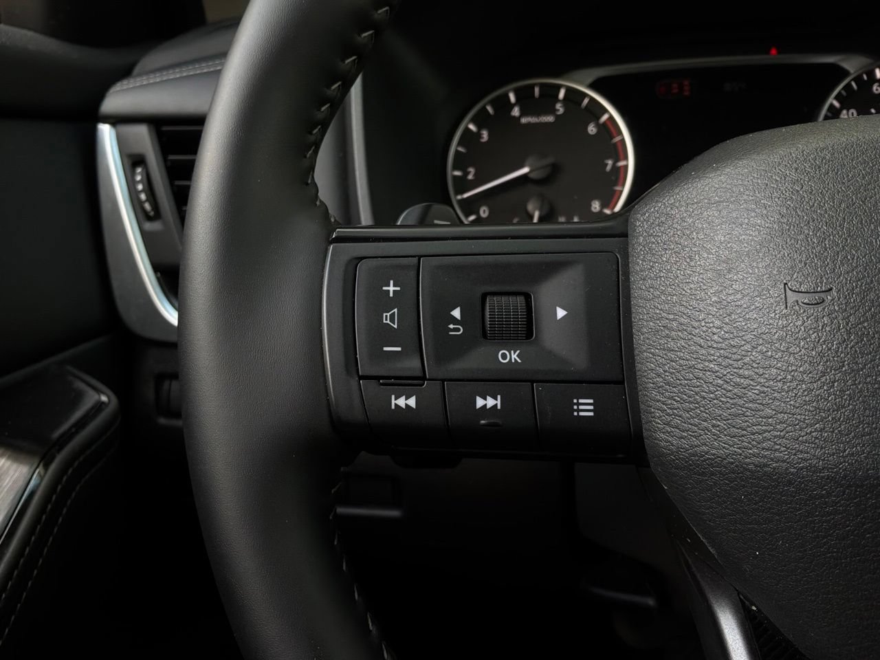 Used 2026 Nissan Rogue SV FWD image 33