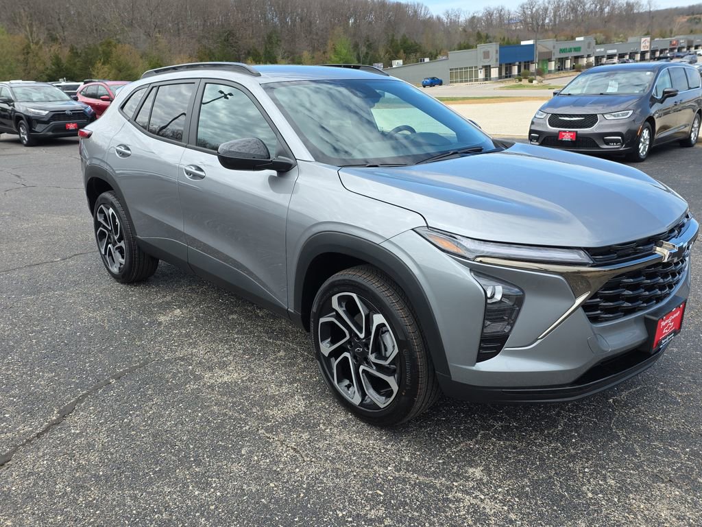 New 2026 Chevrolet Trax RS image 2