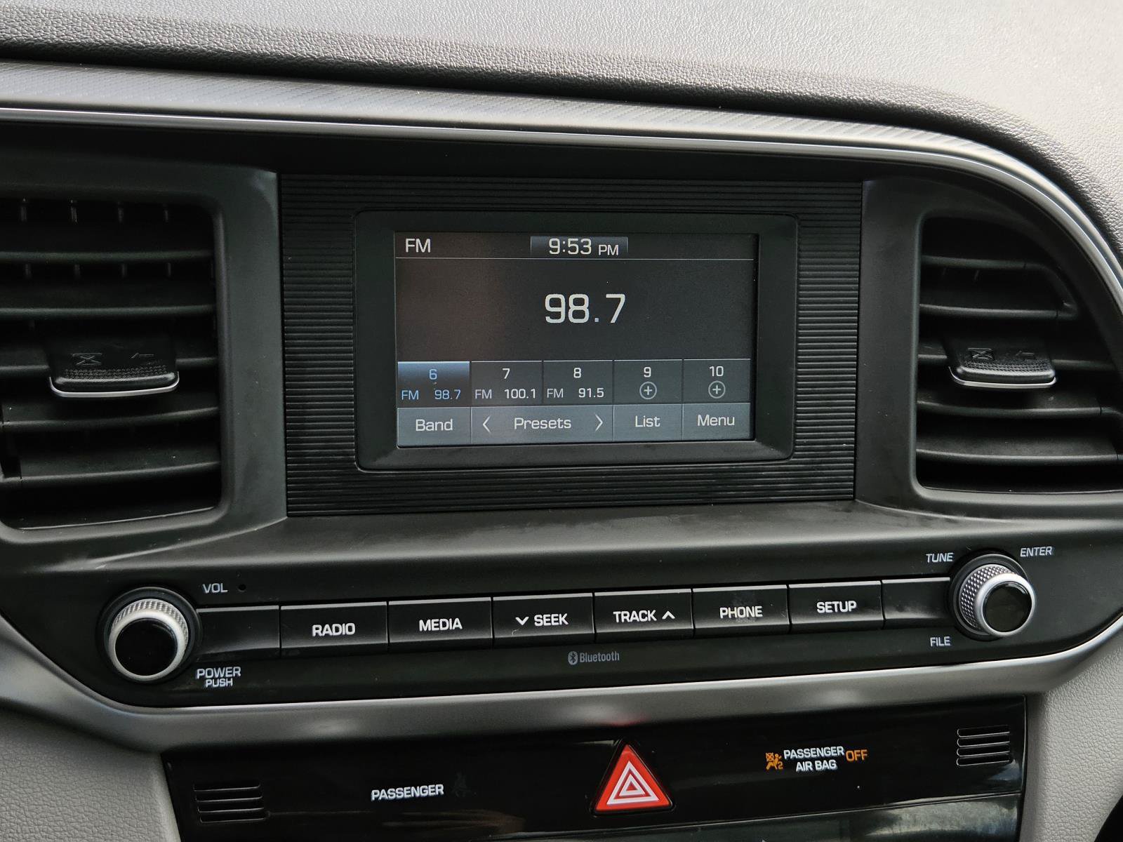 Used 2020 Hyundai Elantra SE FWD image 19
