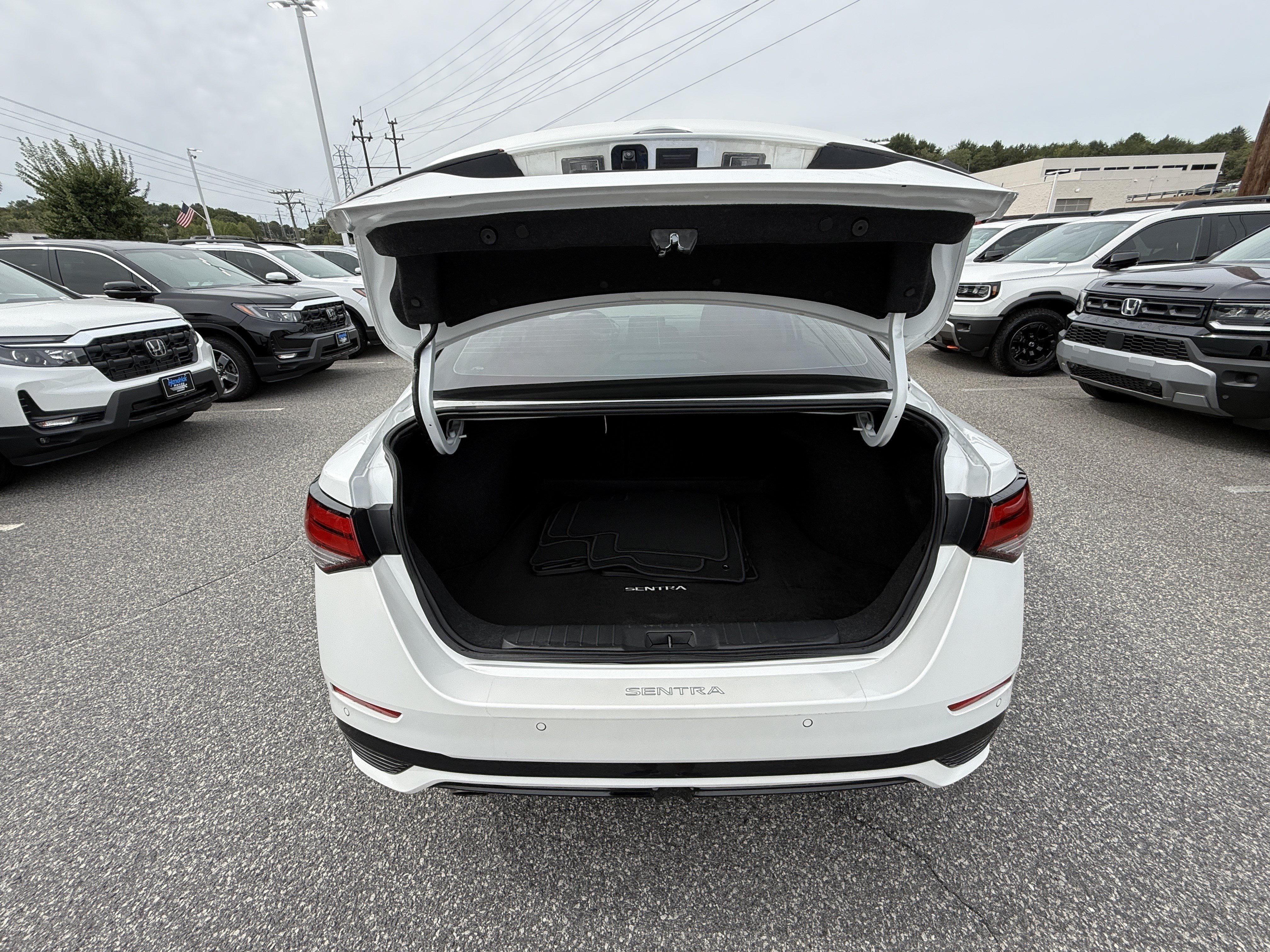 Used 2024 Nissan Sentra SR FWD image 32