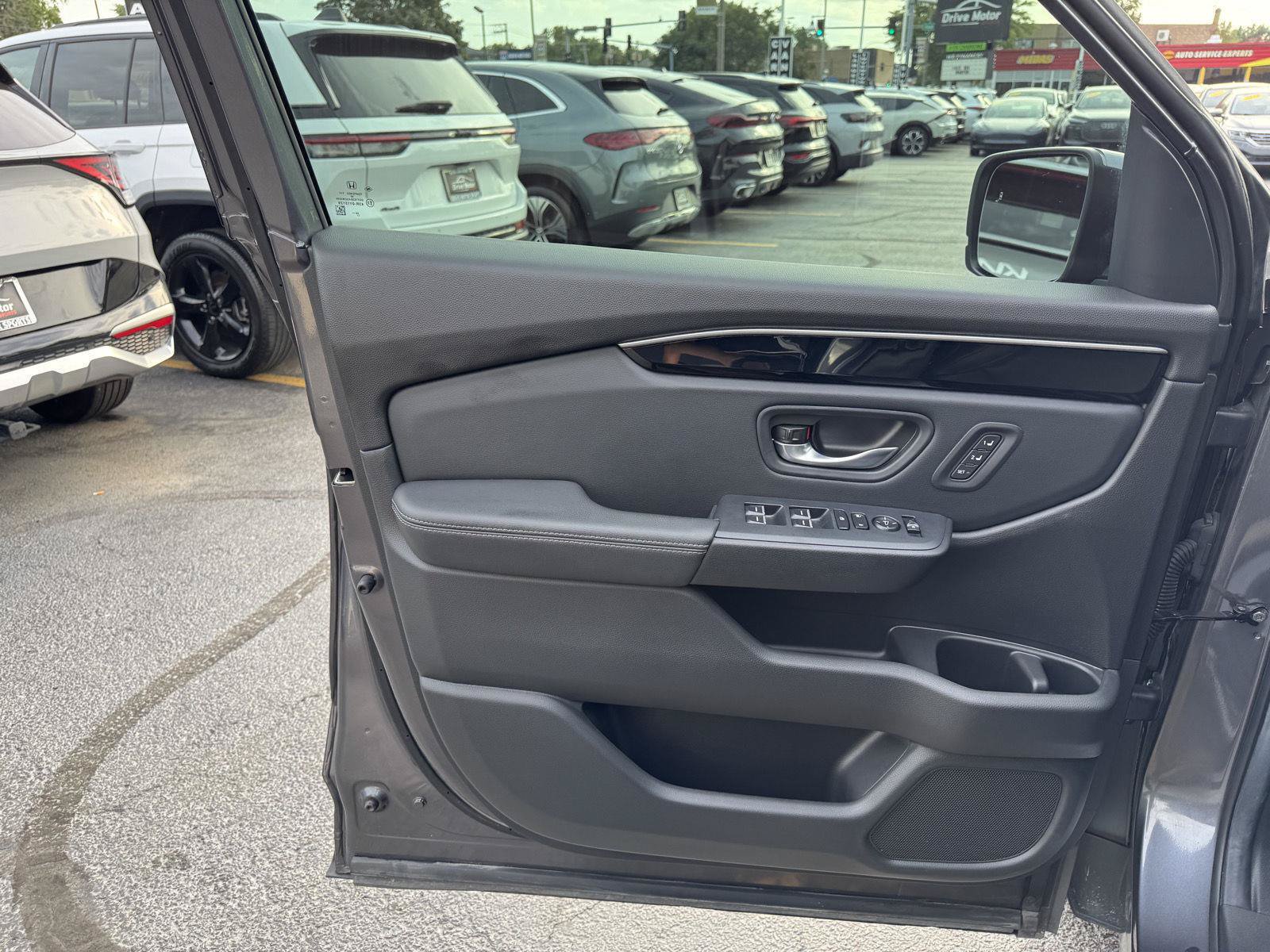 Used 2025 Honda Pilot EX-L image 16