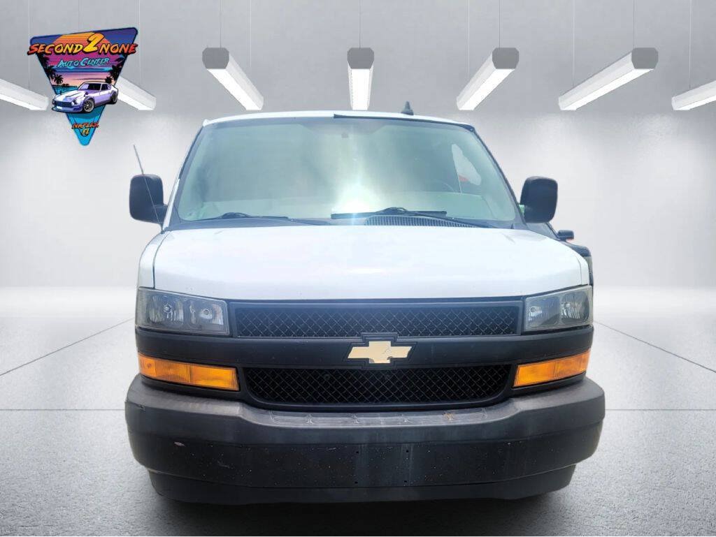 Used 2018 Chevrolet Express 2500 RWD image 2