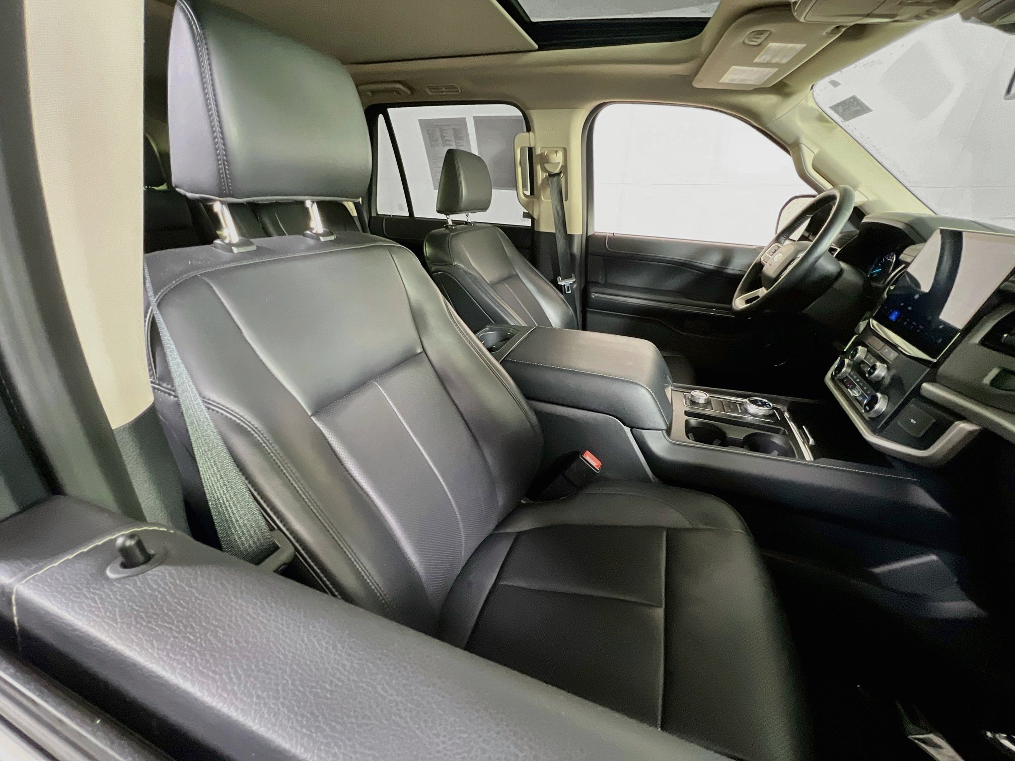 Used 2022 Ford Expedition XLT AWD/4WD image 29