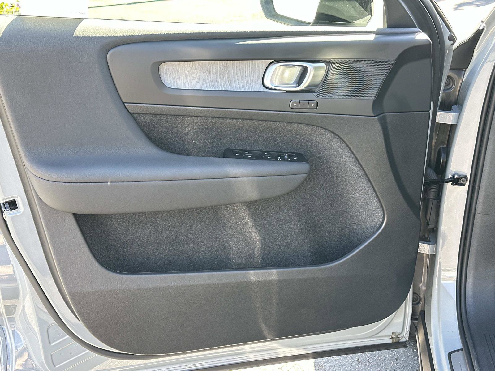 Certified 2026 Volvo XC40 B5 Plus w/ Protection Package Premier image 15