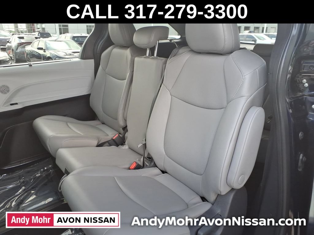 Used 2026 Toyota Sienna XLE FWD image 30