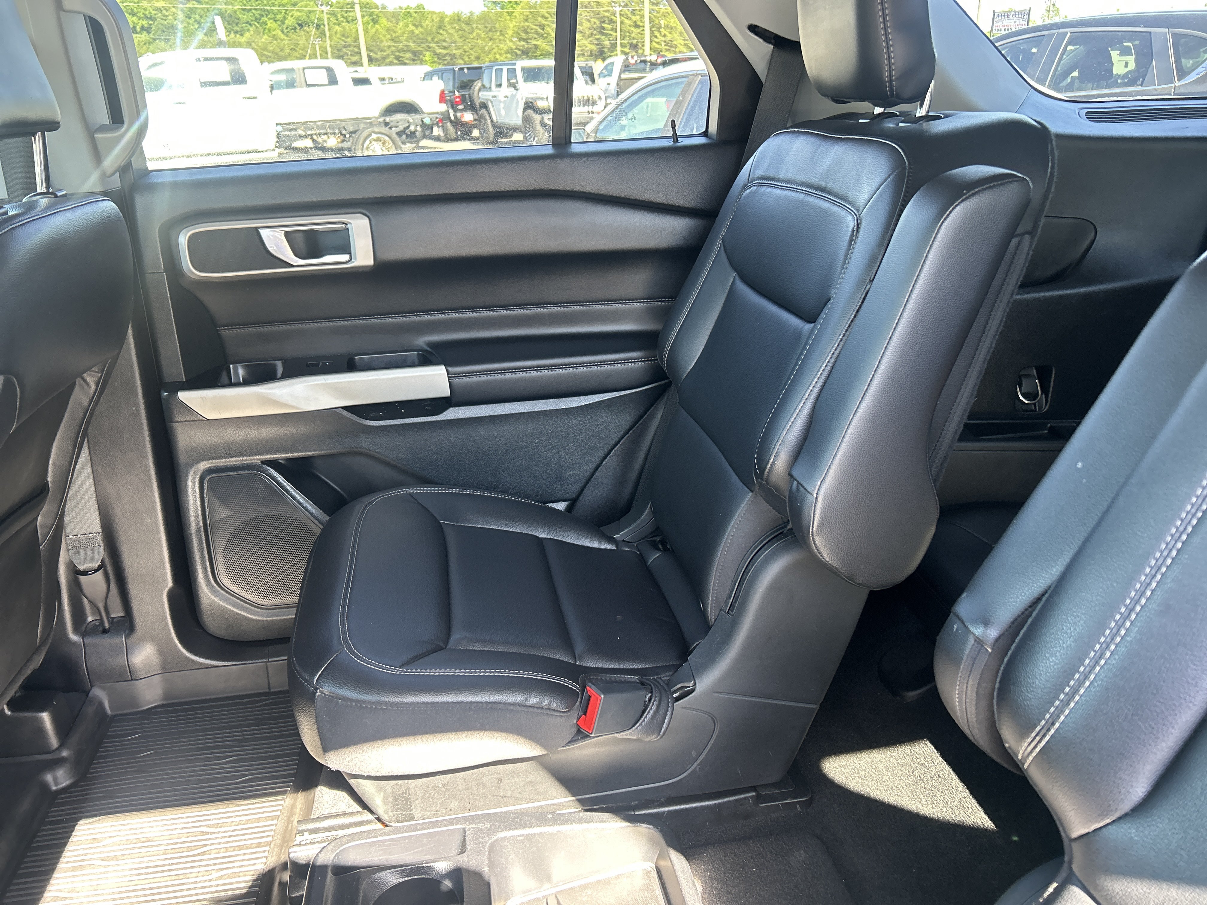 Used 2021 Ford Explorer XLT w/ Equipment Group 202A RWD image 43
