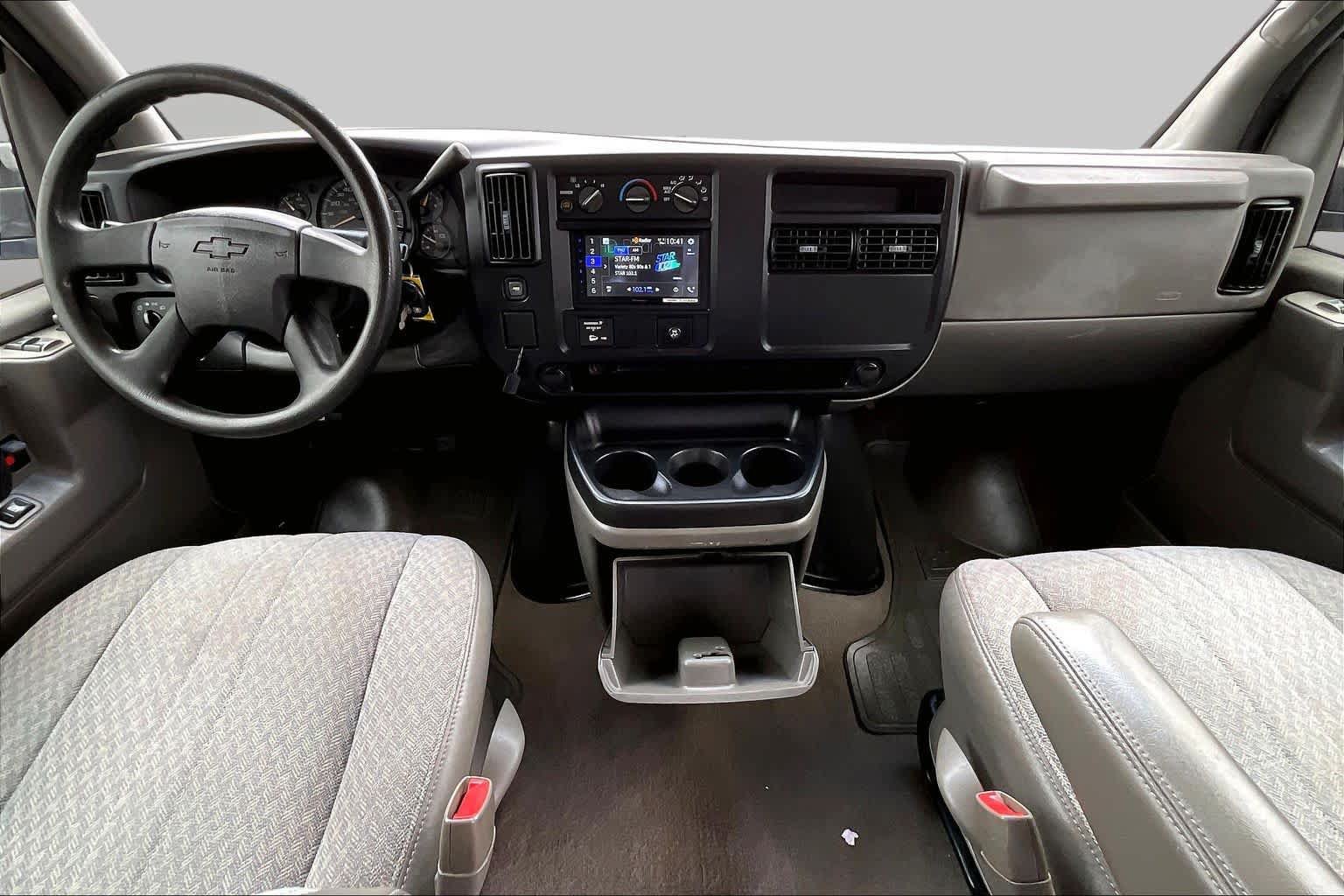 Used 2007 Chevrolet Express 3500 Extended Passenger w/ LT Preferred Equipment Group RWD image 13