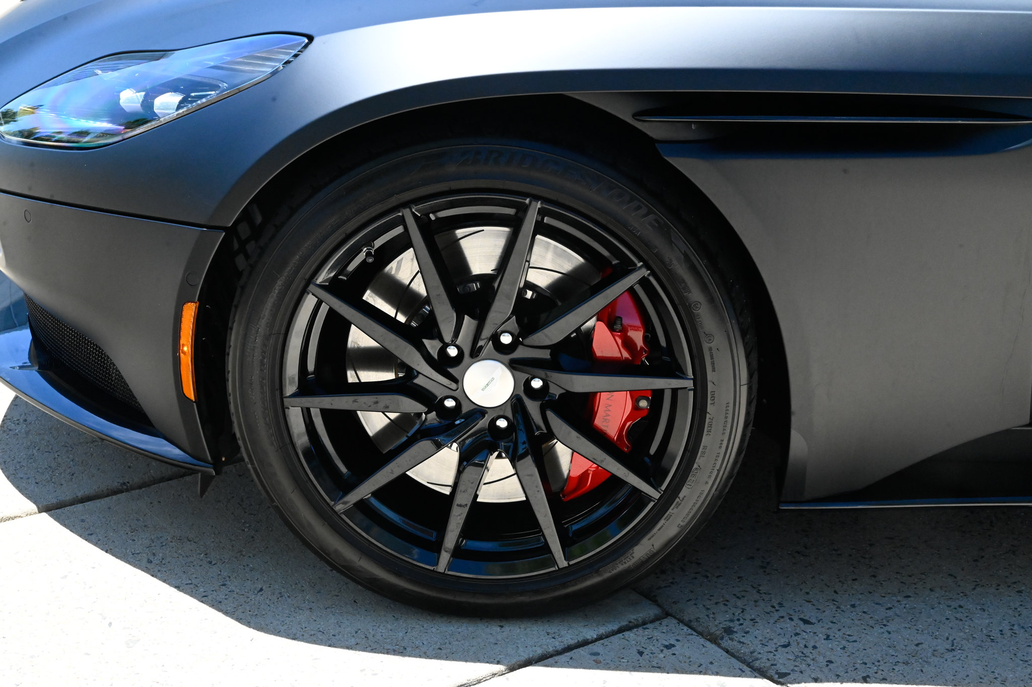 Used 2021 Aston Martin DB11 Coupe RWD image 9