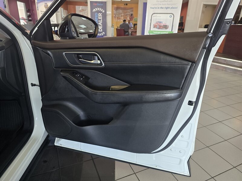 Used 2021 Nissan Rogue SL AWD/4WD image 14